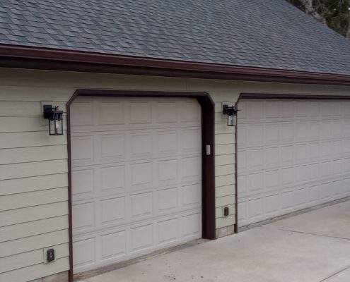 house beige siding and dark brown seamless gutters - Rain Master seamless gutter installation near Belle Plaine