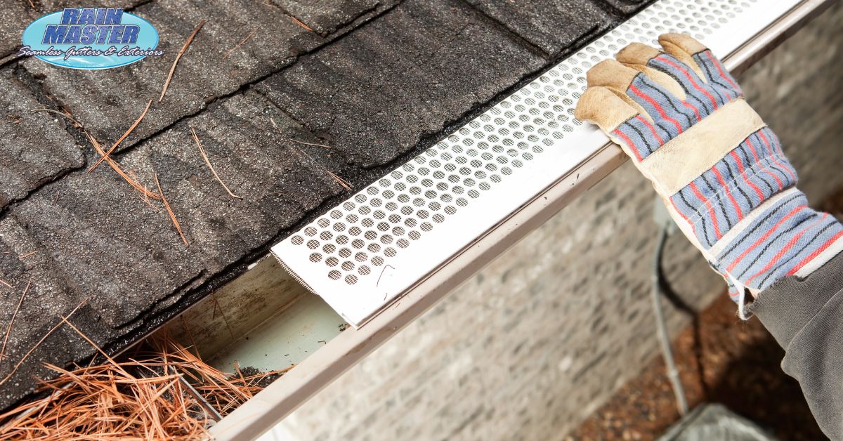 Leaf Guard vs. Regular Gutters - Rain Master Seamless Gutters